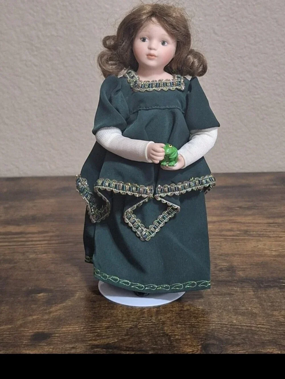 Beautiful Vintage 2001 Danbury Mint Frog Princess Storybook Doll Collection Doll